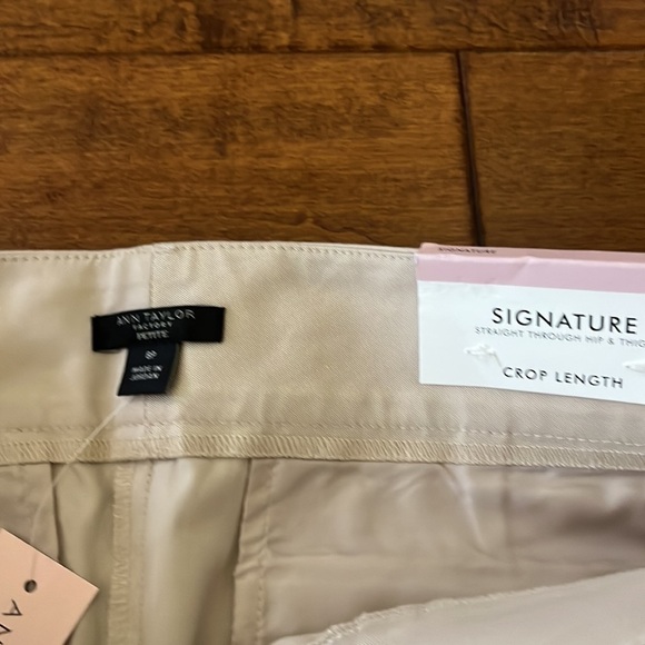 Ann Taylor Cream Stretched Crop Length - Picture 9 of 12